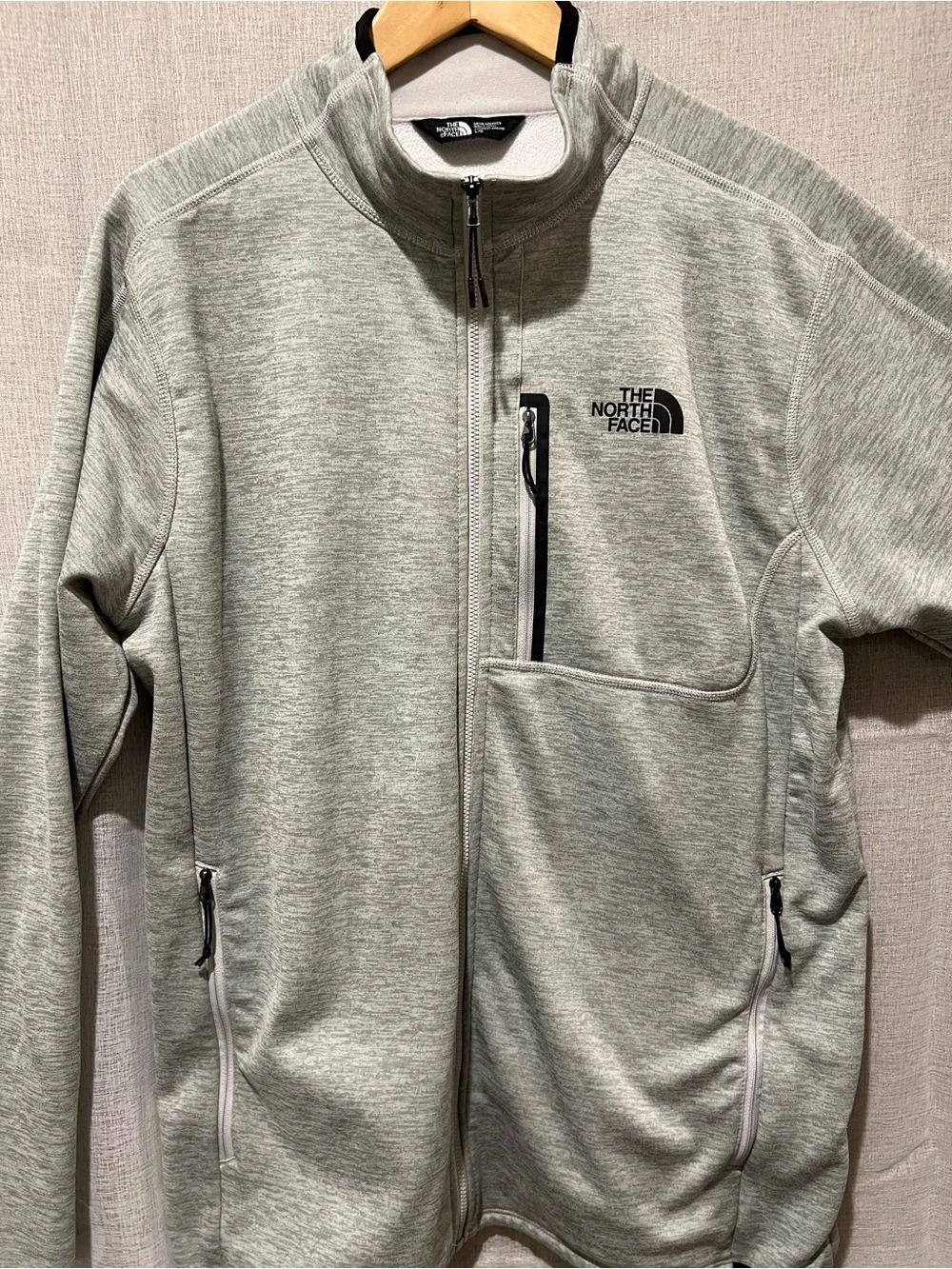 The North Face Light Gray Full-Zip Shirt Jacket. Men's Large.